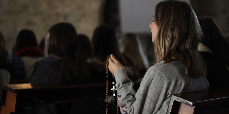 ¿Orar por los difuntos? ¿Es de cristianos hacerlo?