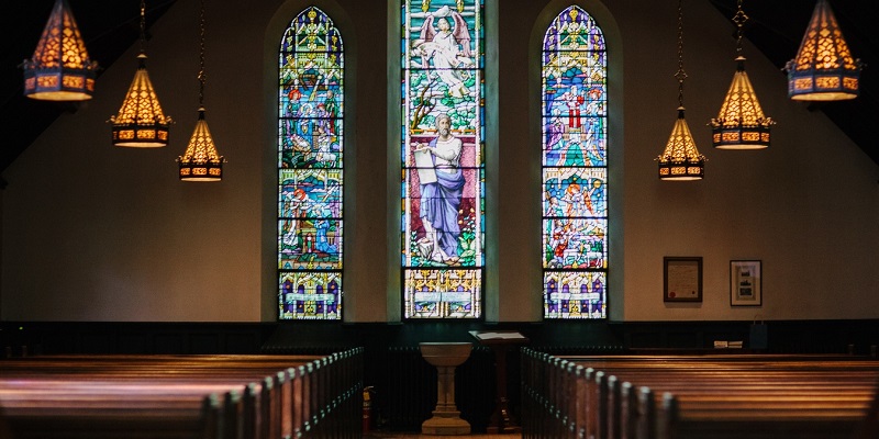 Los católicos ¿Adoramos ídolos?, un diálogo ficticio sobre un tema real