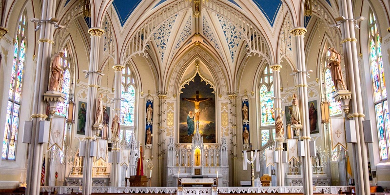 ¿Es verdad que los católicos adoran imágenes?