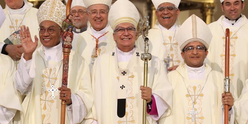 Los obispos perpetúan el oficio de los apóstoles